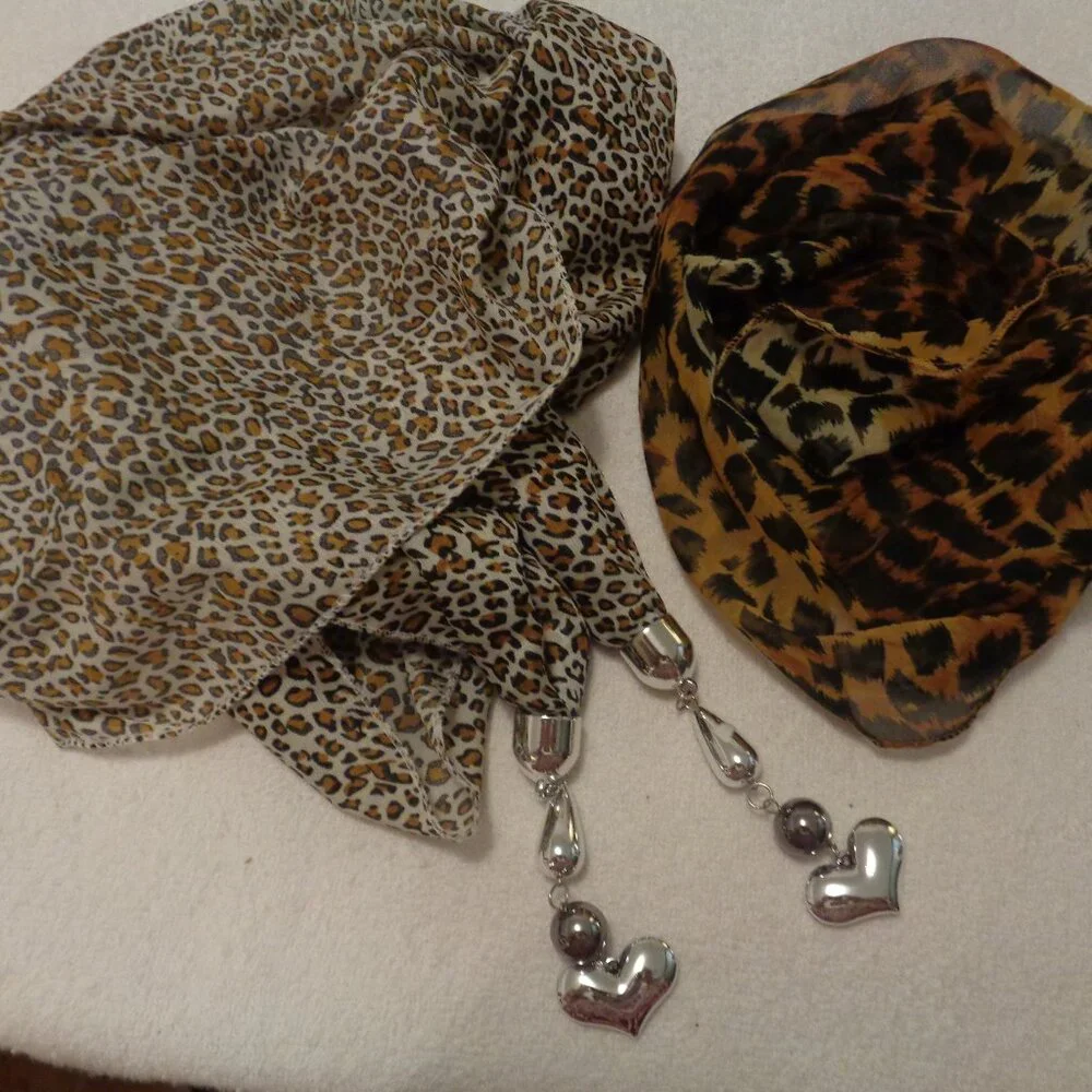 ROLLED ANIMAL SPOTS SCARF W METAL HEARTS CHARMS SM CHIFFON ANIMAL SCARF LOT